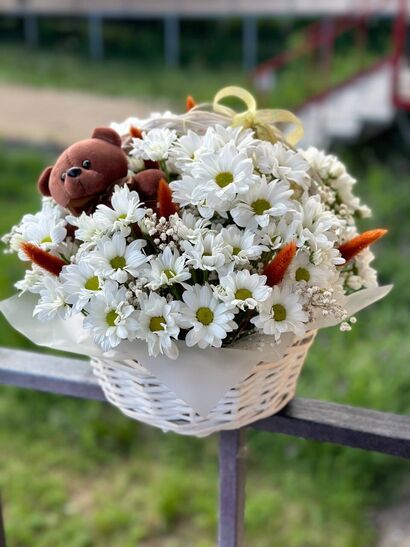 Композиция с игрушкой.